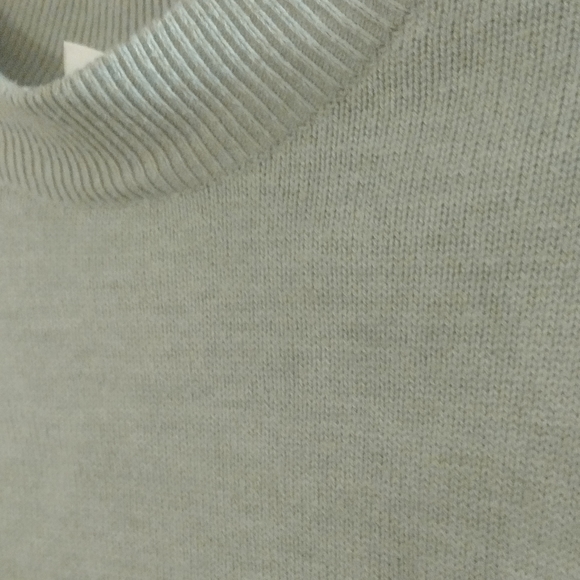 Pale Green H&M Sweater size Large - Picture 3 of 4